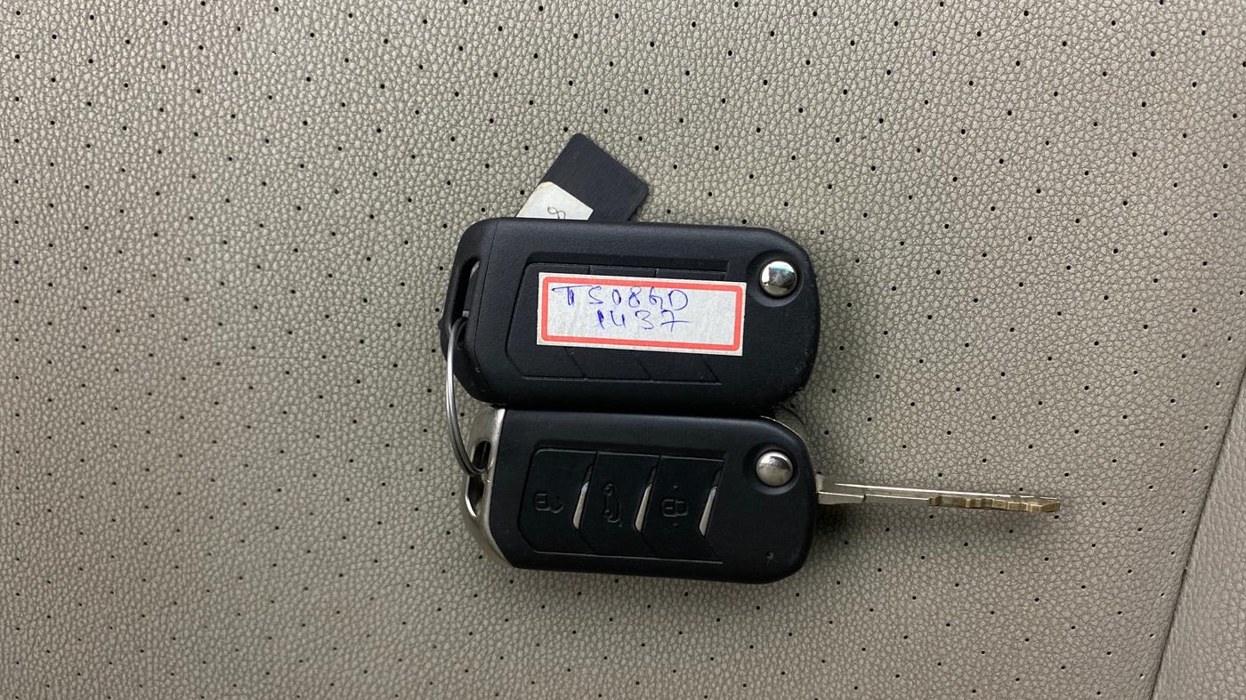 2018 Mahindra MARAZZO M8 7 STR, Diesel, Manual, 1,16,231 km, Key Close Up
