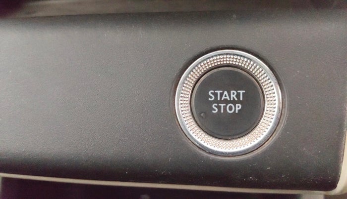 2023 Renault TRIBER RXZ, Petrol, Manual, 33,265 km, Keyless Start/ Stop Button