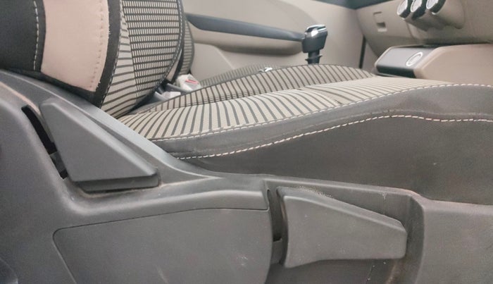 2023 Renault TRIBER RXZ, Petrol, Manual, 33,265 km, Driver Side Adjustment Panel