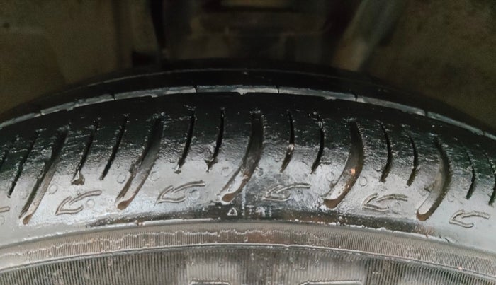 2023 Renault TRIBER RXZ, Petrol, Manual, 33,265 km, Right Front Tyre Tread