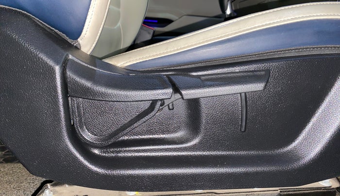 2022 KIA CARENS LUXURY PLUS 1.4 PETROL 7 STR, Petrol, Manual, 28,087 km, Driver Side Adjustment Panel