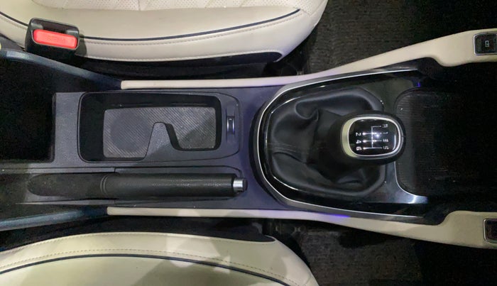 2022 KIA CARENS LUXURY PLUS 1.4 PETROL 7 STR, Petrol, Manual, 28,087 km, Gear Lever