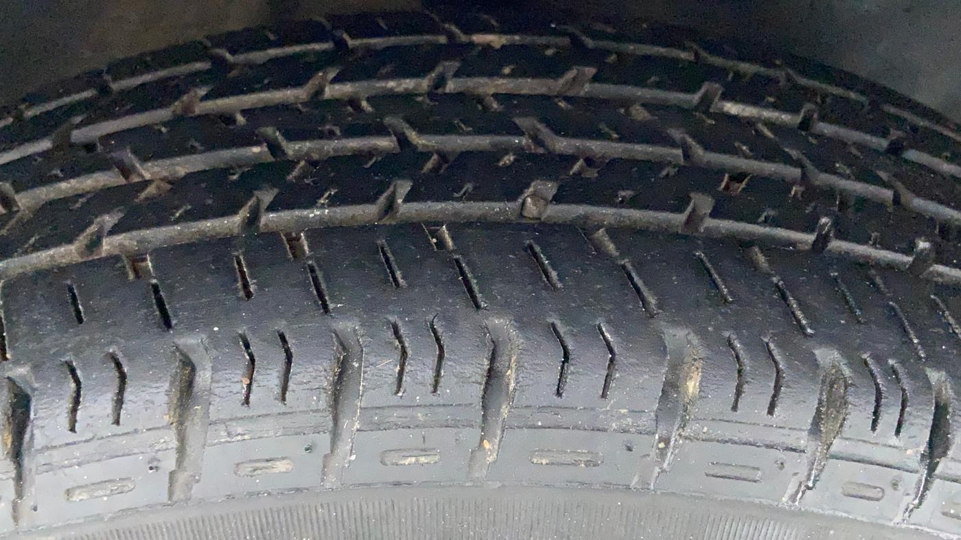 2019 Maruti Alto K10 LXI CNG (AIRBAG), CNG, Manual, 62,235 km, Right Front Tyre Tread