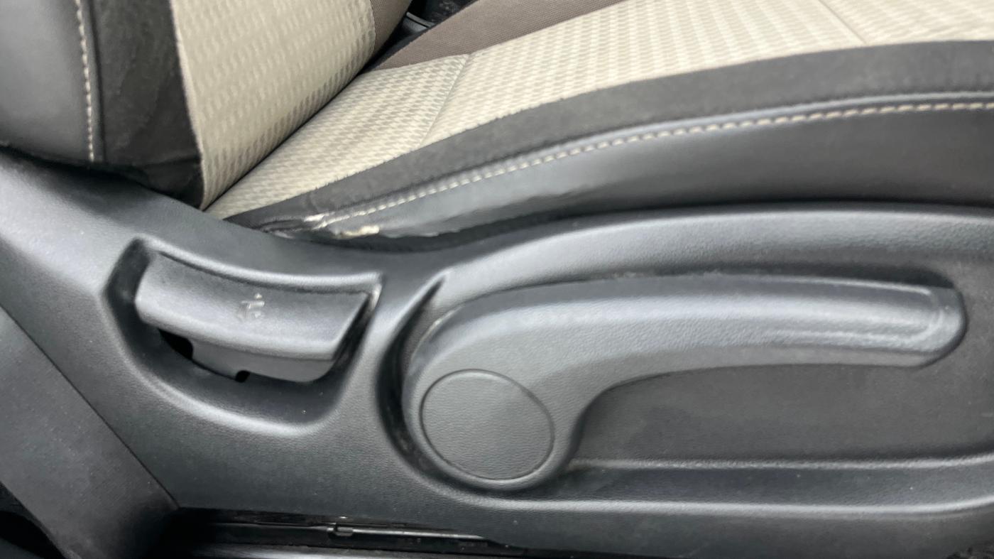 2018 Hyundai Elite i20 ASTA 1.2, Petrol, Manual, 88,054 km, Driver Side Adjustment Panel