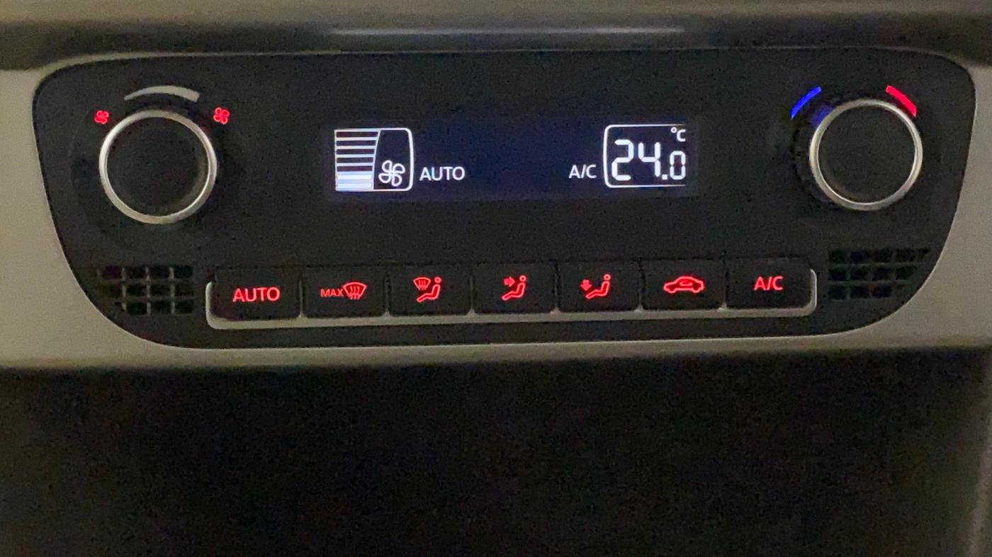 2017 Volkswagen Vento HIGHLINE PLUS 1.2 AT 16 ALLOY, Petrol, Automatic, 49,873 km, Automatic Climate Control