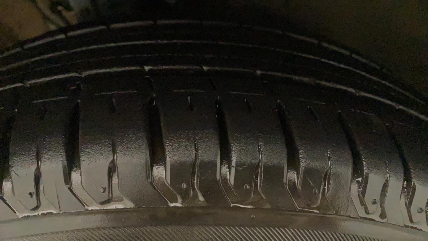 2017 Volkswagen Vento HIGHLINE PLUS 1.2 AT 16 ALLOY, Petrol, Automatic, 49,873 km, Left Front Tyre Tread