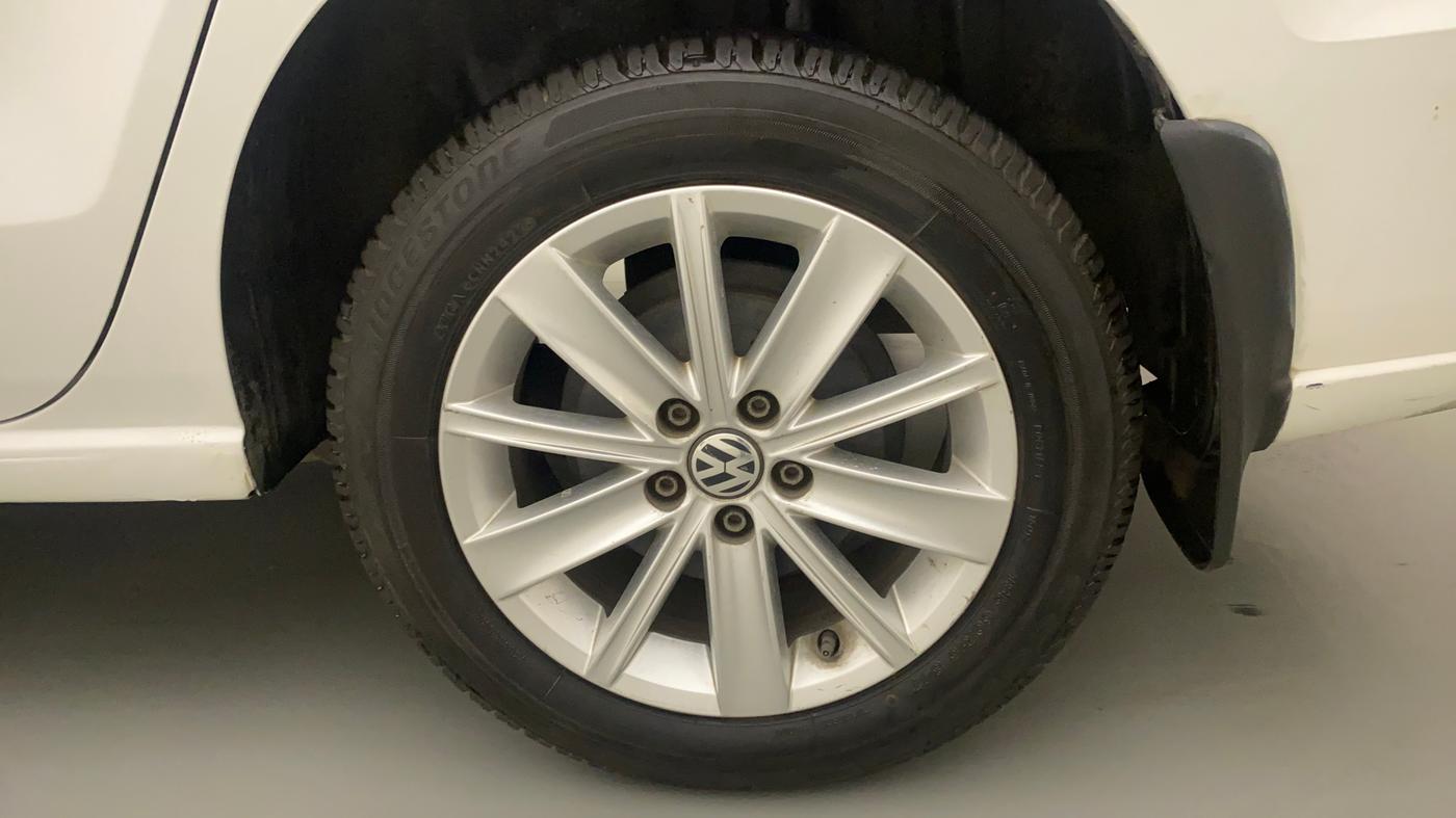 2017 Volkswagen Vento HIGHLINE PLUS 1.2 AT 16 ALLOY, Petrol, Automatic, 49,873 km, Left Rear Wheel