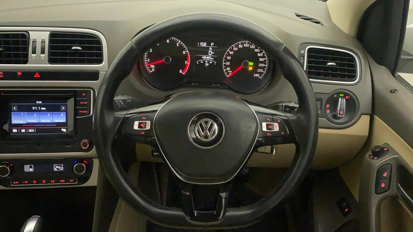 2017 Volkswagen Vento HIGHLINE PLUS 1.2 AT 16 ALLOY, Petrol, Automatic, 49,873 km, Steering Wheel Close Up