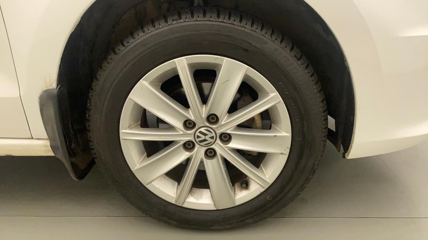 2017 Volkswagen Vento HIGHLINE PLUS 1.2 AT 16 ALLOY, Petrol, Automatic, 49,873 km, Right Front Wheel