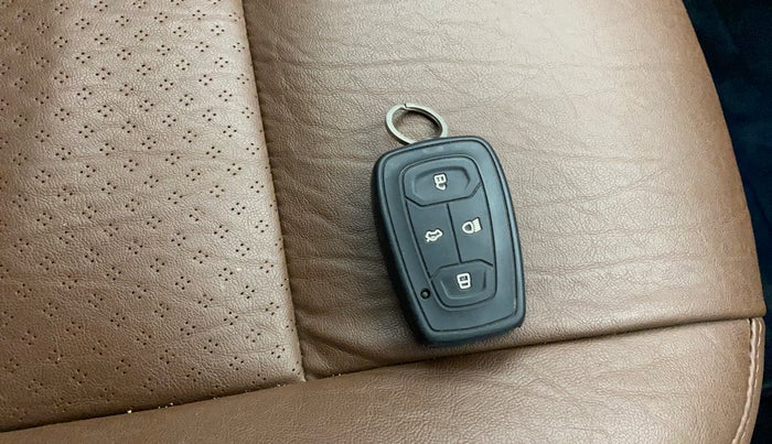 2024 Tata ALTROZ XZ CNG, CNG, Manual, 23,376 km, Key Close Up