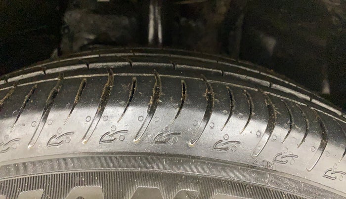 2020 Tata NEXON XZA PLUS (O) DIESEL, Diesel, Automatic, 75,437 km, Right Front Tyre Tread