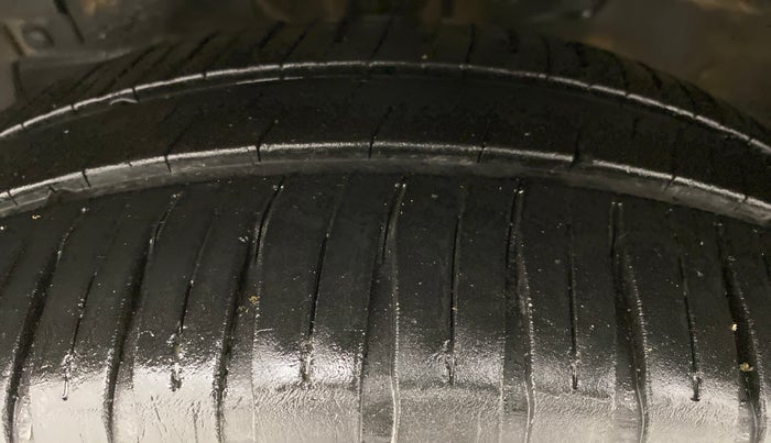 2014 Maruti Swift Dzire ZDI, Diesel, Manual, 98,087 km, Left Front Tyre Tread