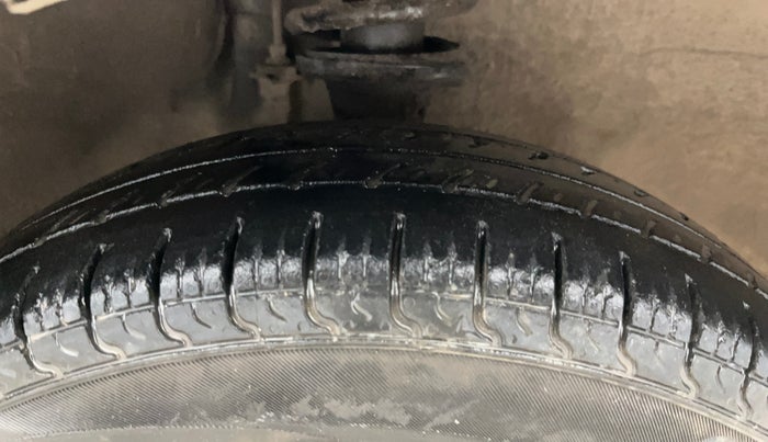 2014 Maruti Alto 800 LX CNG, CNG, Manual, 84,326 km, Right Front Tyre Tread