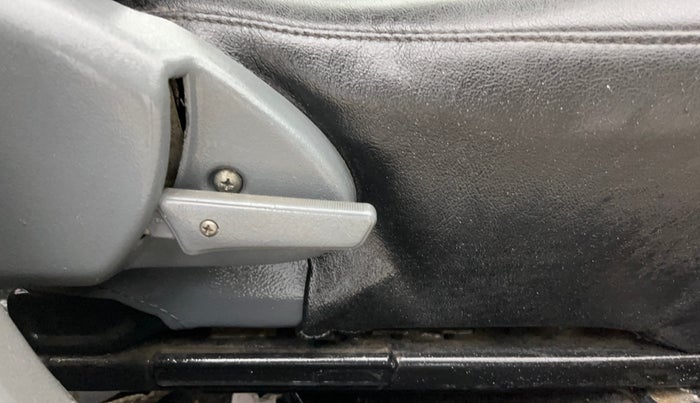 2014 Maruti Alto 800 LX CNG, CNG, Manual, 84,326 km, Driver Side Adjustment Panel