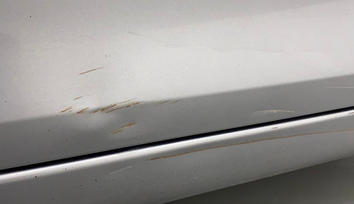 2014 Maruti Swift VXI, Petrol, Manual, 44,292 km, Front passenger door - Slight discoloration