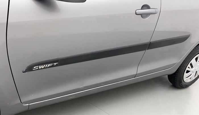 2014 Maruti Swift VXI, Petrol, Manual, 44,292 km, Front passenger door - Slightly dented