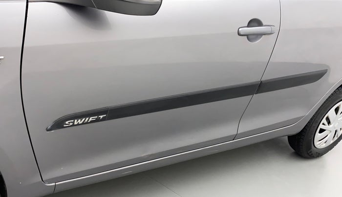 2014 Maruti Swift VXI, Petrol, Manual, 44,292 km, Front passenger door - Minor scratches