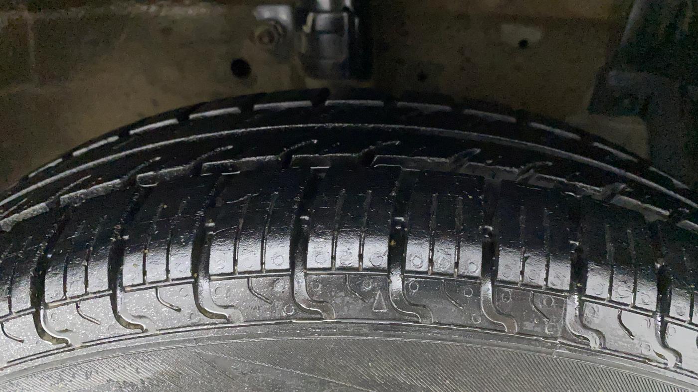 2014 Maruti Swift VXI, Petrol, Manual, 44,292 km, Right Front Tyre Tread