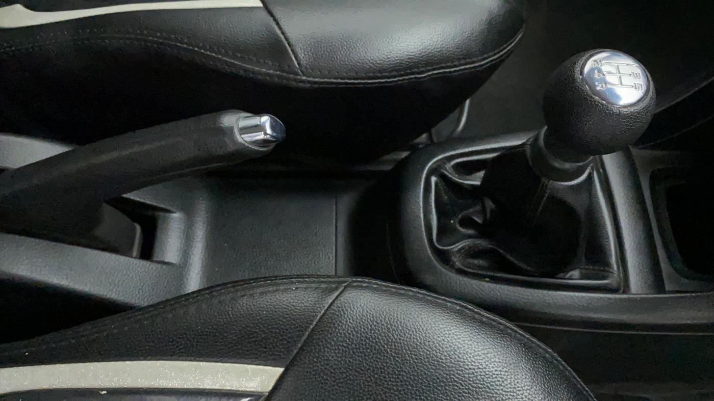 2014 Maruti Swift VXI, Petrol, Manual, 44,292 km, Gear Lever