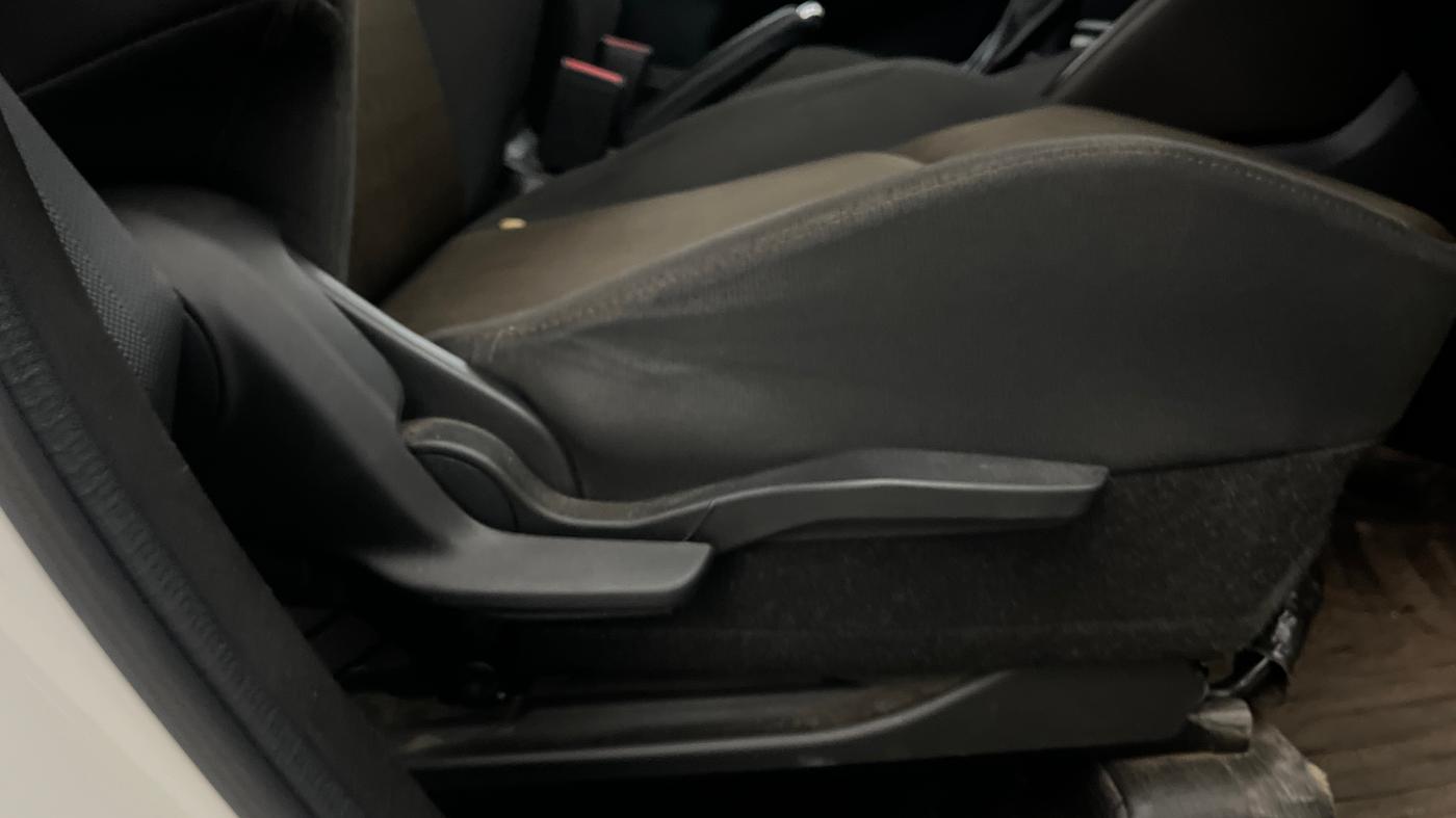2022 Toyota URBAN CRUISER HYRYDER S HYBRID, Hybrid, Automatic, 52,333 km, Driver Side Adjustment Panel