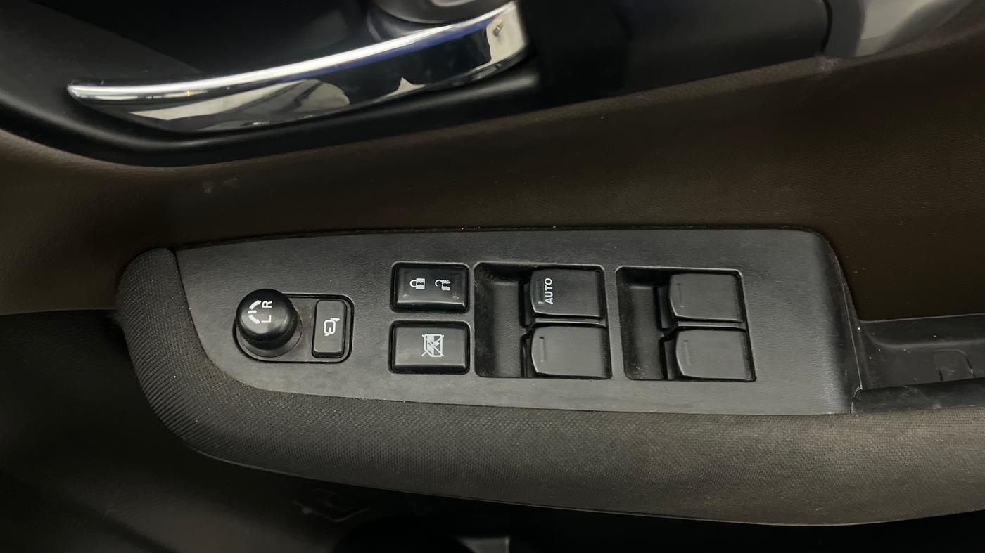 2022 Toyota URBAN CRUISER HYRYDER S HYBRID, Hybrid, Automatic, 52,333 km, Driver Side Door Panels Control