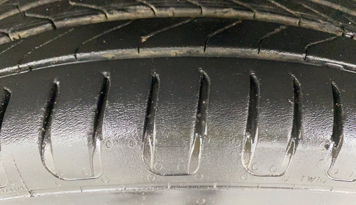 2019 Renault TRIBER RXZ, Petrol, Manual, 89,724 km, Left Front Tyre Tread