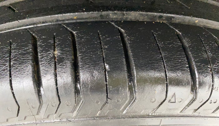 2019 Renault TRIBER RXZ, Petrol, Manual, 89,724 km, Left Rear Tyre Tread