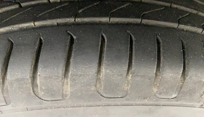 2019 Renault TRIBER RXZ, Petrol, Manual, 89,724 km, Right Front Tyre Tread