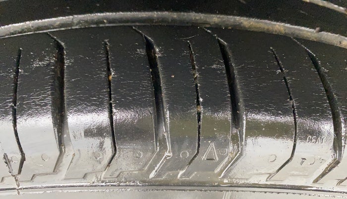 2019 Renault TRIBER RXZ, Petrol, Manual, 89,724 km, Right Rear Tyre Tread