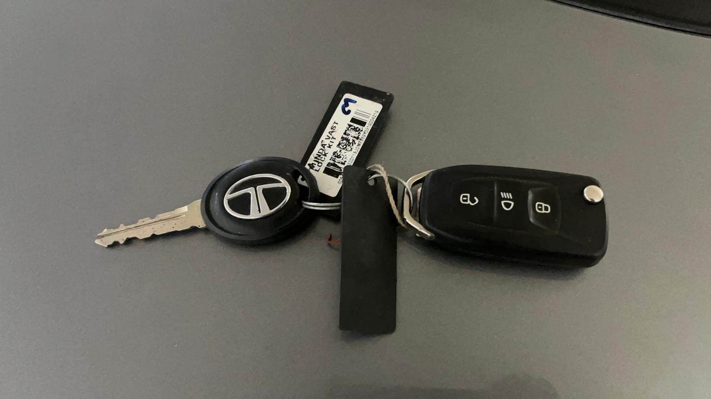 2019 Tata Tiago XZ PLUS PETROL, CNG, Manual, 93,892 km, Key Close Up