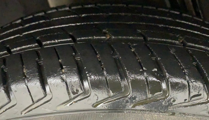 2015 Renault Kwid RXT 0.8, Petrol, Manual, 46,229 km, Right Rear Tyre Tread