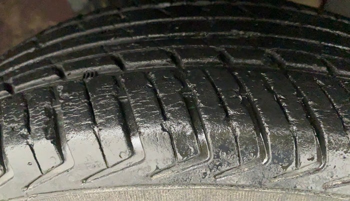 2015 Renault Kwid RXT 0.8, Petrol, Manual, 46,229 km, Right Front Tyre Tread