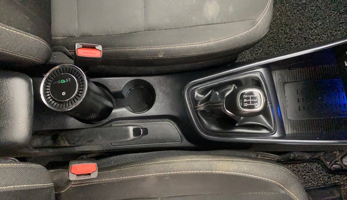 2022 Hyundai NEW I20 ASTA (O) 1.2 MT, Petrol, Manual, 37,724 km, Gear Lever