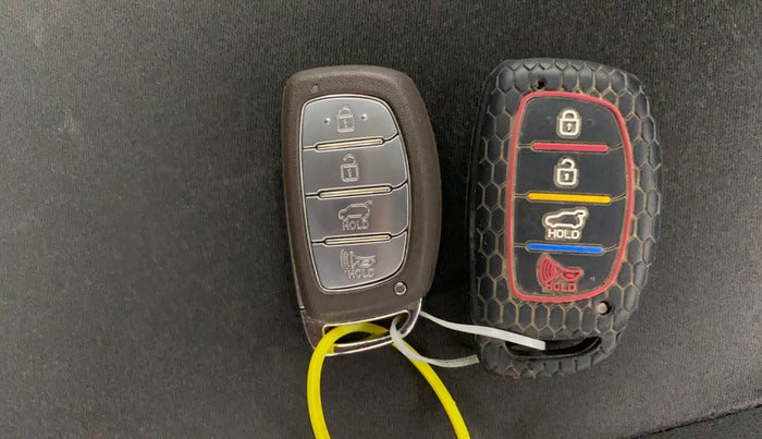 2022 Hyundai NEW I20 ASTA (O) 1.2 MT, Petrol, Manual, 37,724 km, Key Close Up