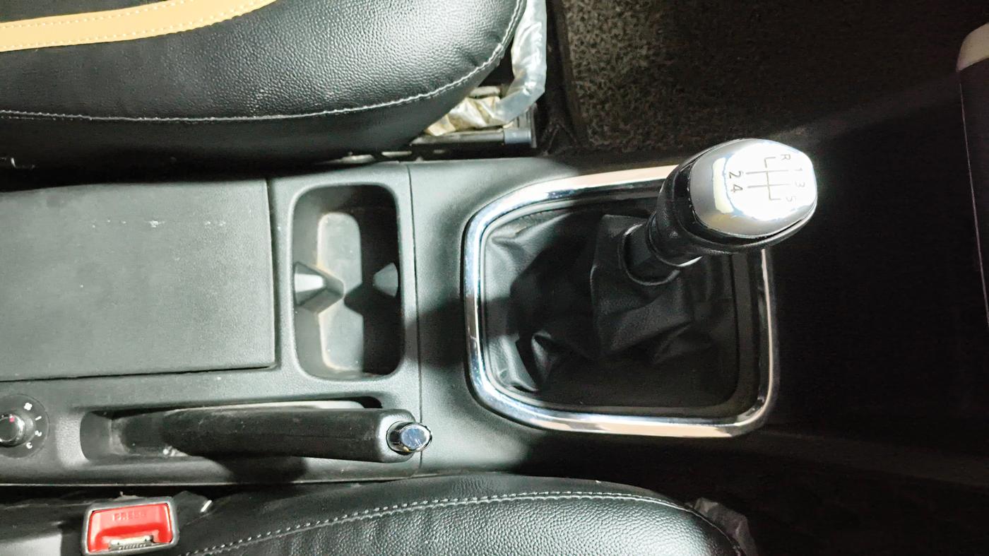 2020 Renault TRIBER RXZ, Petrol, Manual, 80,341 km, Gear Lever