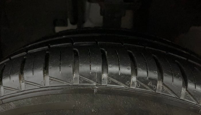 2024 Renault Kwid RXL 1.0 (O), Petrol, Manual, 11,915 km, Left Front Tyre Tread