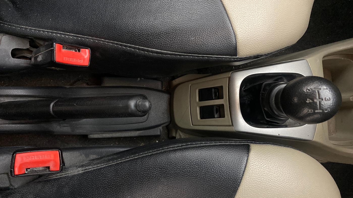 2016 Maruti Alto K10 VXI, Petrol, Manual, 64,235 km, Gear Lever