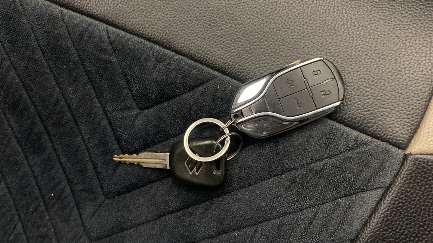 2016 Maruti Alto K10 VXI, Petrol, Manual, 64,235 km, Key Close Up