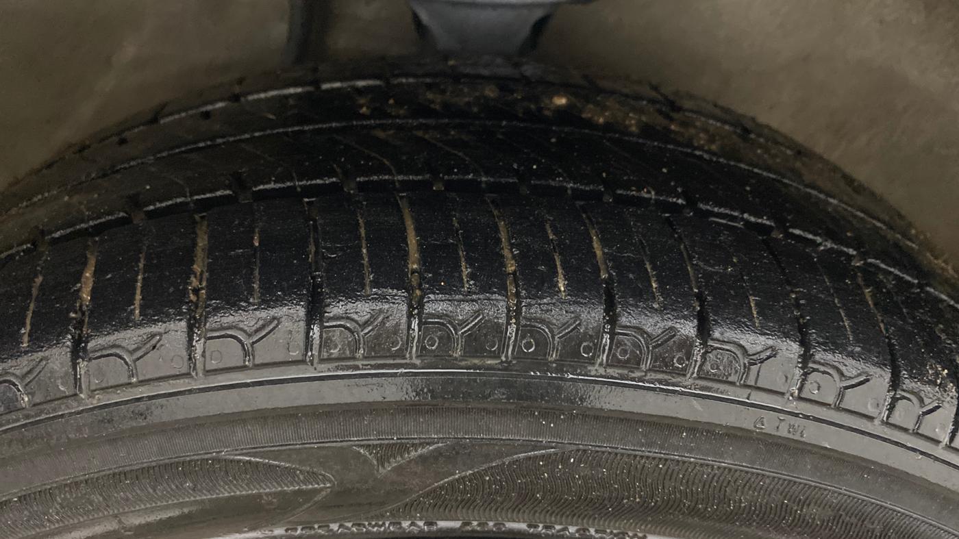 2016 Maruti Alto K10 VXI, Petrol, Manual, 64,235 km, Right Front Tyre Tread