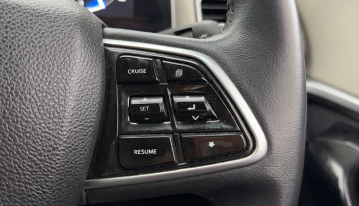 2023 Mahindra XUV700 AX 7 LUXURY D MT 7 STR, Diesel, Manual, 34,049 km, Adaptive Cruise Control