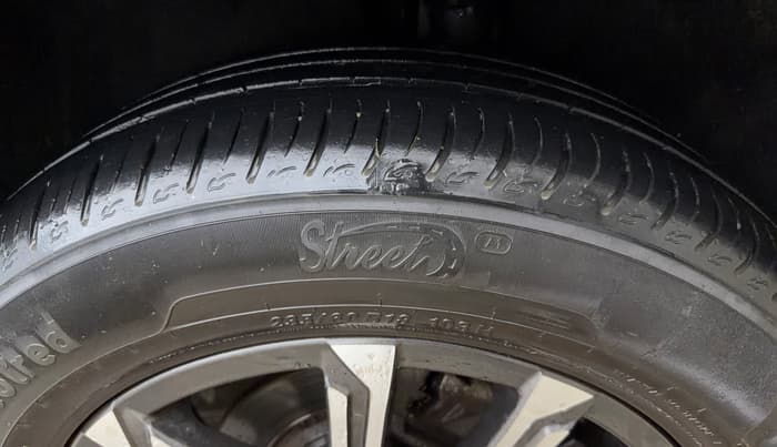 2023 Mahindra XUV700 AX 7 LUXURY D MT 7 STR, Diesel, Manual, 34,049 km, Left Rear Tyre Tread