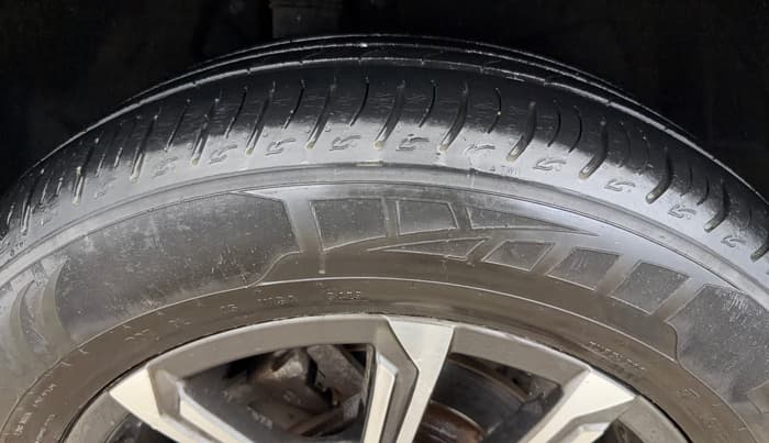 2023 Mahindra XUV700 AX 7 LUXURY D MT 7 STR, Diesel, Manual, 34,049 km, Right Rear Tyre Tread