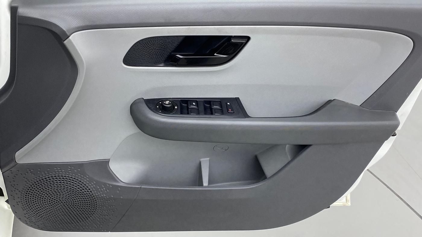 2020 Tata ALTROZ XT PETROL, Petrol, Manual, 27,733 km, Driver Side Door Panels Control