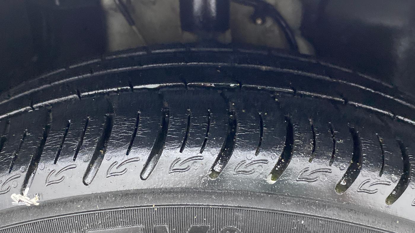 2020 Tata ALTROZ XT PETROL, Petrol, Manual, 27,733 km, Right Front Tyre Tread
