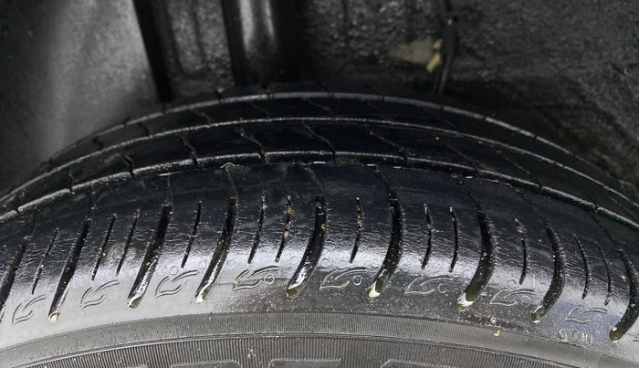 2020 Tata ALTROZ XT PETROL, Petrol, Manual, 27,733 km, Right Rear Tyre Tread