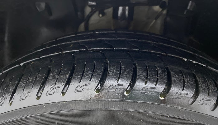 2020 Tata ALTROZ XT PETROL, Petrol, Manual, 27,733 km, Left Front Tyre Tread