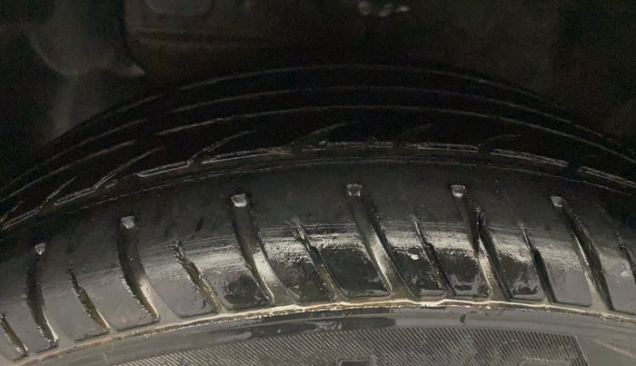 2017 Hyundai Elite i20 MAGNA EXECUTIVE 1.2, Petrol, Manual, 73,903 km, Left Front Tyre Tread