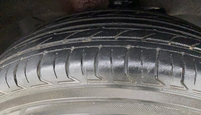 2018 Maruti Eeco 5 STR WITH A/C+HTR, Petrol, Manual, 71,285 km, Right Front Tyre Tread