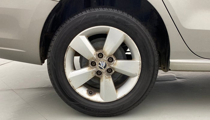 2016 Skoda Rapid 1.5 TDI AT STYLE PLUS, Diesel, Automatic, 59,282 km, Right Rear Wheel