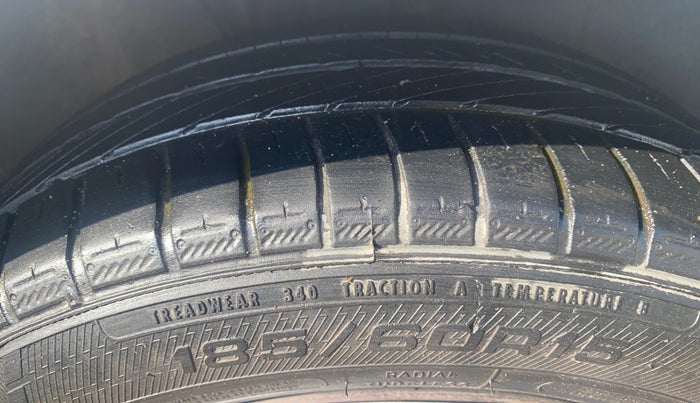 2017 Volkswagen Ameo COMFORTLINE 1.2L, Petrol, Manual, 1,09,565 km, Right Front Tyre Tread